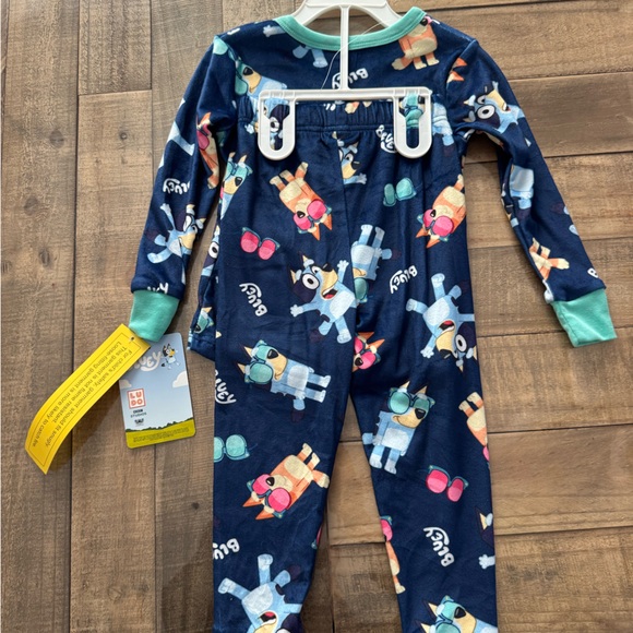 Bluey Kids 4T Footie Pajama 2 Piece Set - Navy and Multicolor - Picture 2 of 3